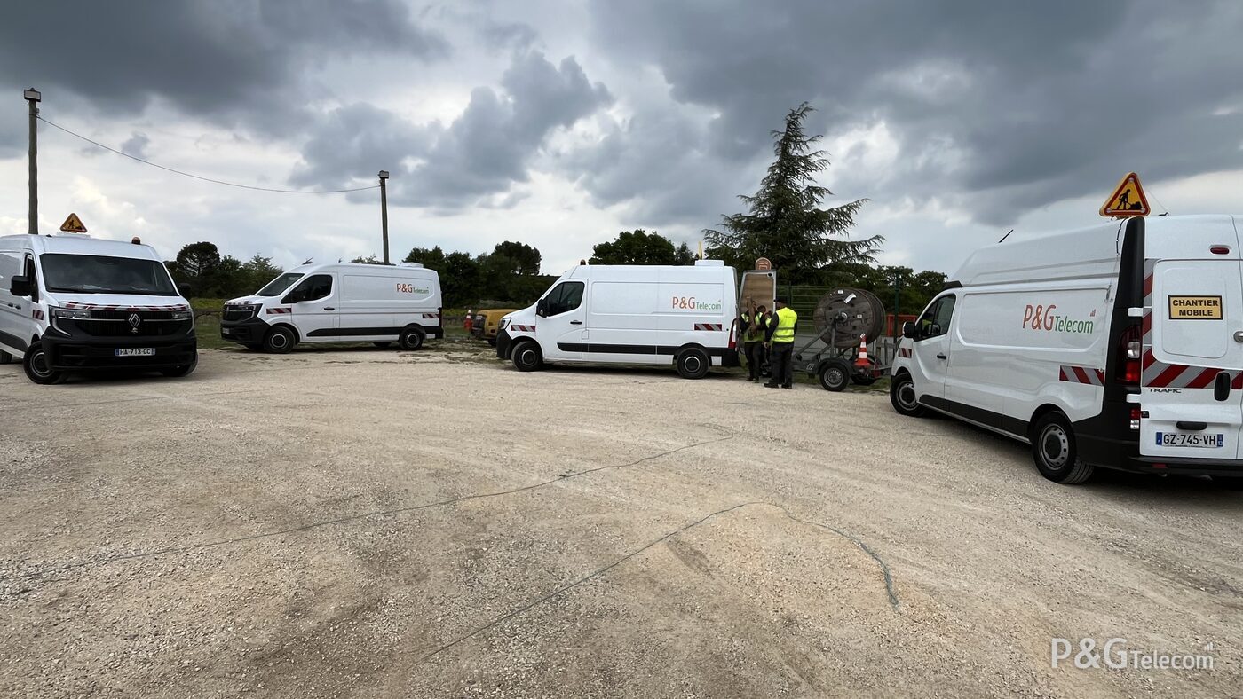 Flotte de vans P&G Telecom équipés pour tirage de câbles
